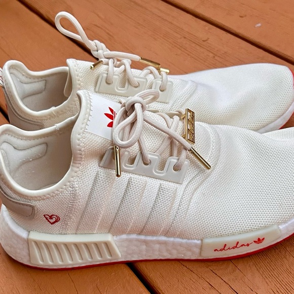 Addidas size 10 women's. EUC - Picture 2 of 4